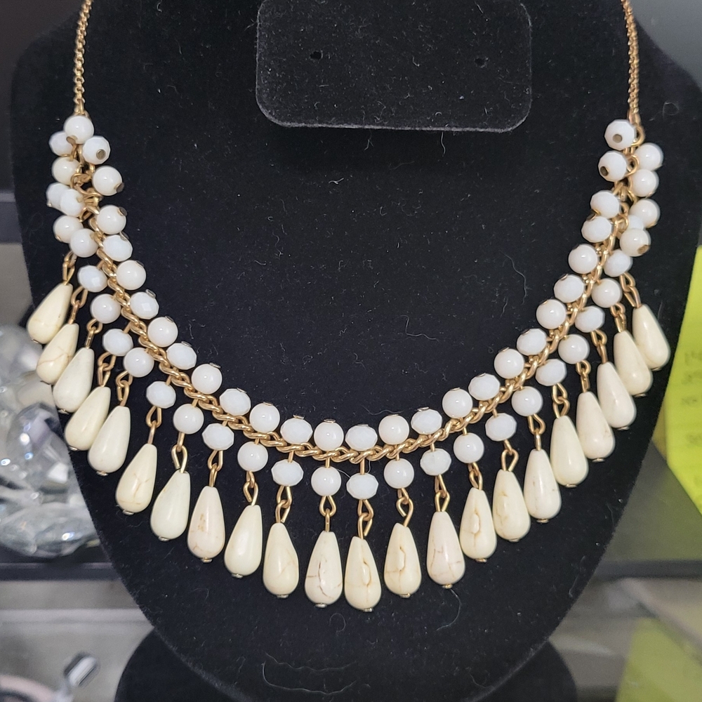 Elegant Gold and Cream Necklace